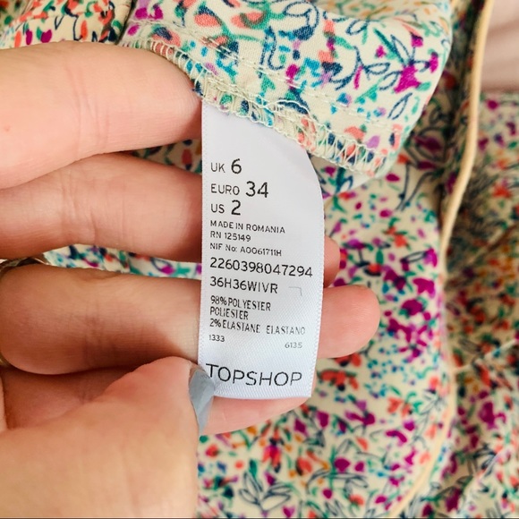 Topshop Pleated Floral Gold Button Shorts - Picture 6 of 7